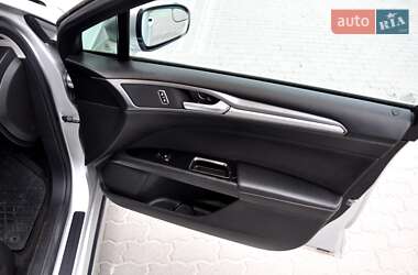 Седан Ford Fusion 2013 в 