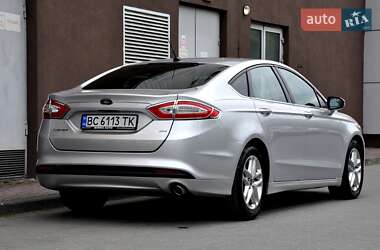 Седан Ford Fusion 2013 в 