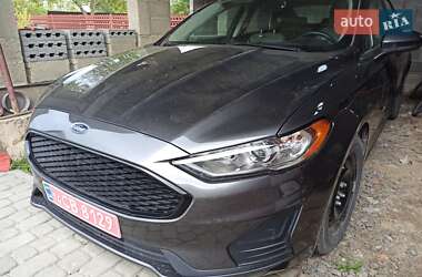 Седан Ford Fusion 2020 в Бродах