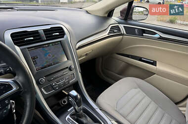 Седан Ford Fusion 2015 в 