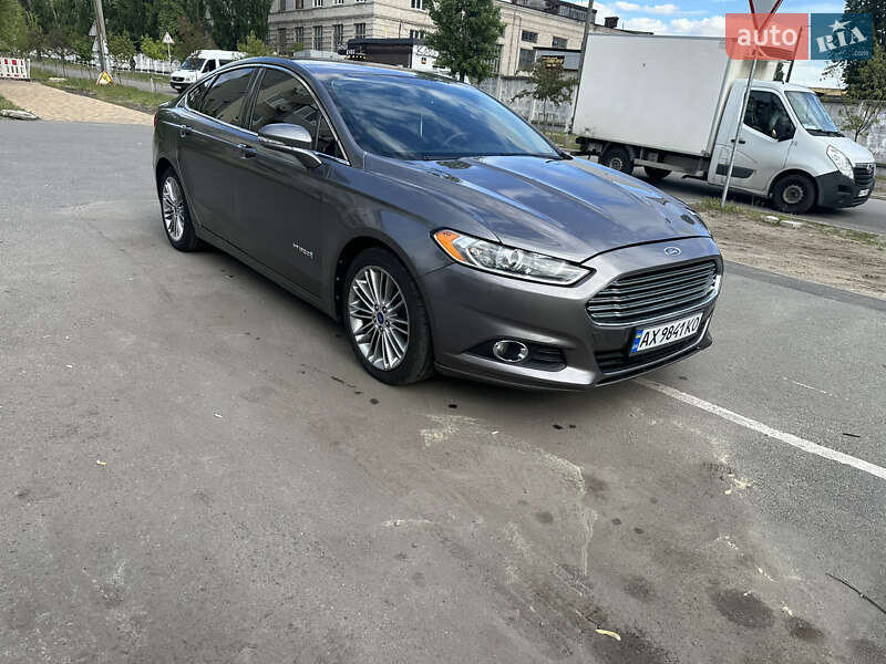 Седан Ford Fusion 2012 в 