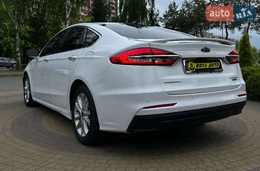 Седан Ford Fusion 2020 в 