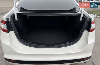 Седан Ford Fusion 2013 в 