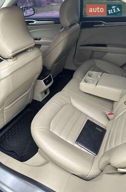 Седан Ford Fusion 2015 в 