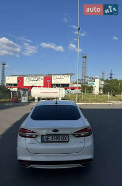 Седан Ford Fusion 2016 в 