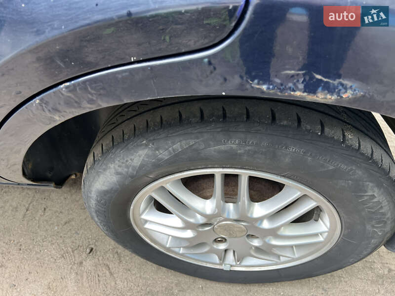 Хэтчбек Ford Fusion 2005 в Ровно