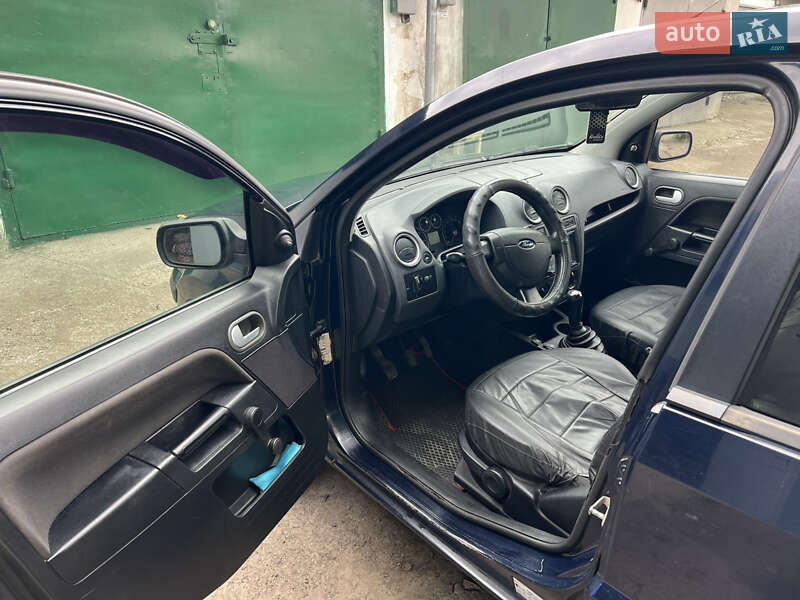 Хэтчбек Ford Fusion 2005 в Ровно