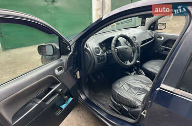 Хэтчбек Ford Fusion 2005 в 