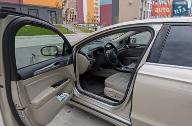 Седан Ford Fusion 2017 в 