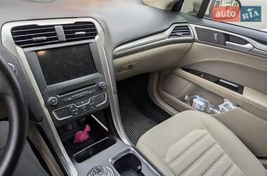 Седан Ford Fusion 2017 в 