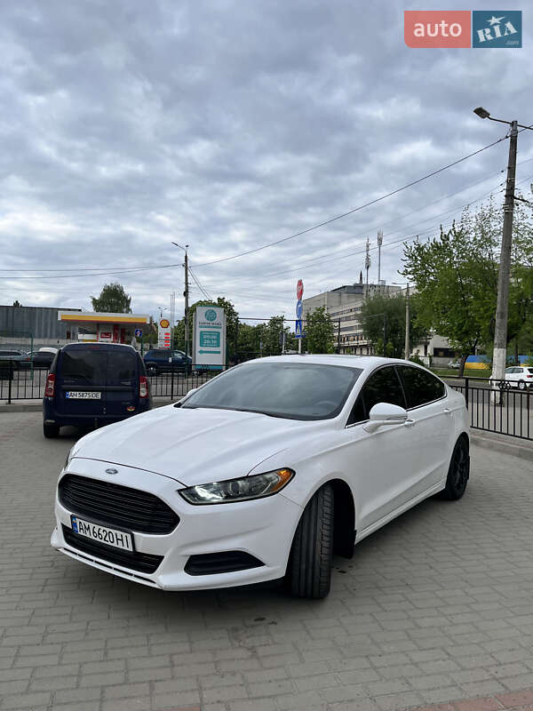 Седан Ford Fusion 2014 в 