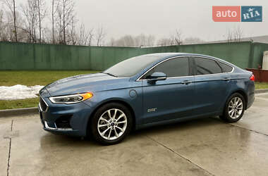 Седан Ford Fusion 2018 в 