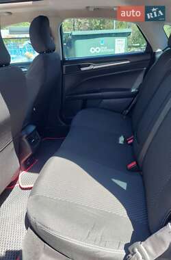 Седан Ford Fusion 2015 в 