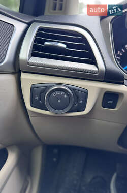 Седан Ford Fusion 2015 в 