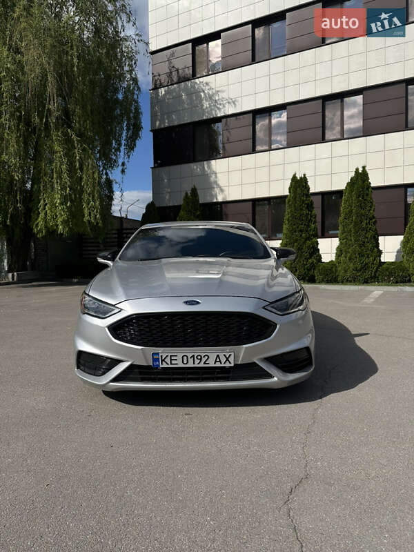 Седан Ford Fusion 2016 в 