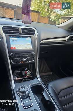 Седан Ford Fusion 2016 в 