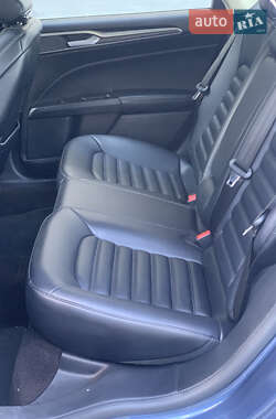 Седан Ford Fusion 2018 в 