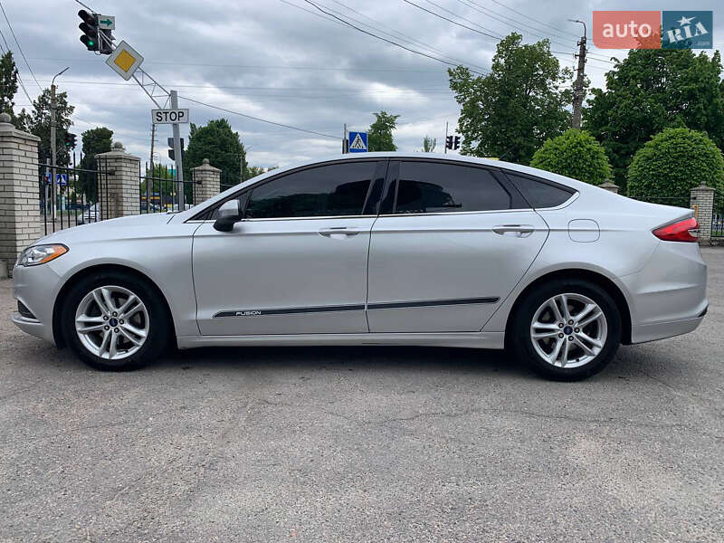 Седан Ford Fusion 2018 в 