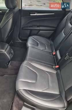 Седан Ford Fusion 2017 в 