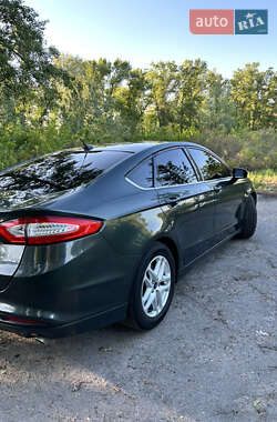 Седан Ford Fusion 2015 в 