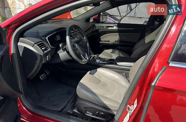 Седан Ford Fusion 2016 в 
