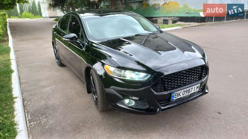 Седан Ford Fusion 2015 в Ровно