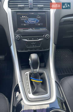 Седан Ford Fusion 2015 в 