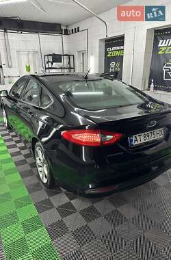 Седан Ford Fusion 2015 в 