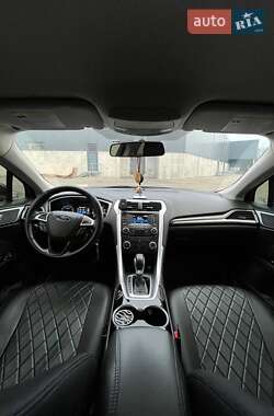 Седан Ford Fusion 2015 в 