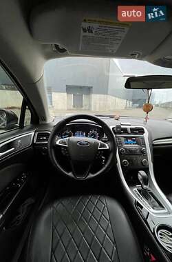Седан Ford Fusion 2015 в 