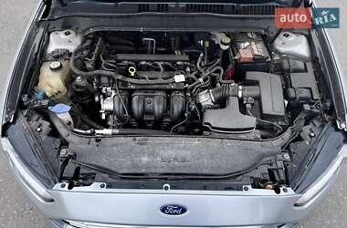 Седан Ford Fusion 2015 в 