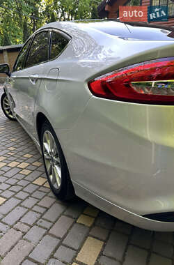 Седан Ford Fusion 2017 в 
