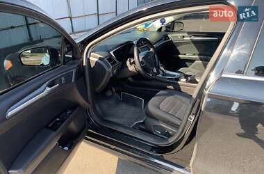 Седан Ford Fusion 2015 в 
