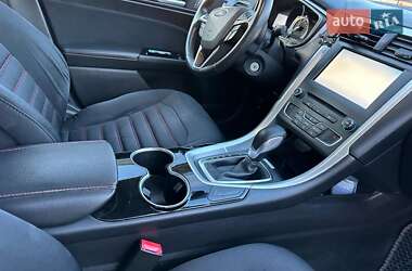 Седан Ford Fusion 2016 в 
