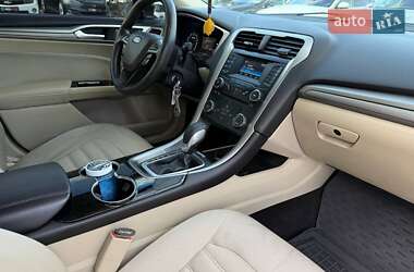 Седан Ford Fusion 2014 в 