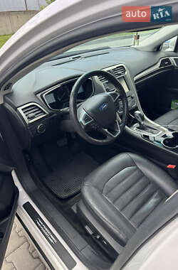 Седан Ford Fusion 2015 в 