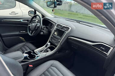 Седан Ford Fusion 2015 в 
