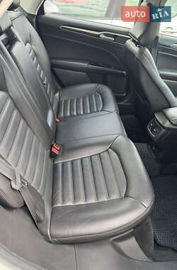 Седан Ford Fusion 2015 в 