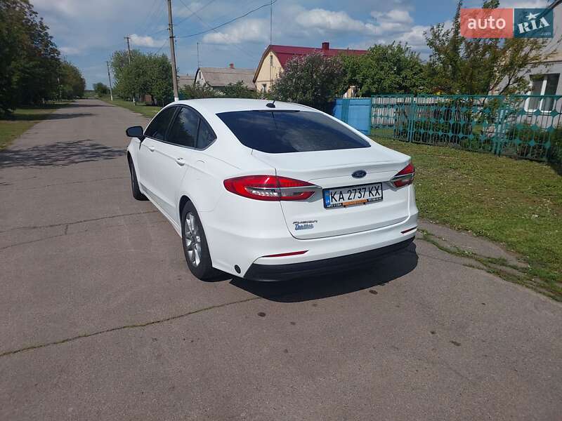 Седан Ford Fusion 2019 в Києві