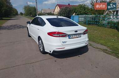 Седан Ford Fusion 2019 в 