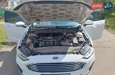 Седан Ford Fusion 2019 в 