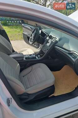 Седан Ford Fusion 2019 в 
