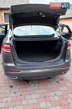 Седан Ford Fusion 2019 в 