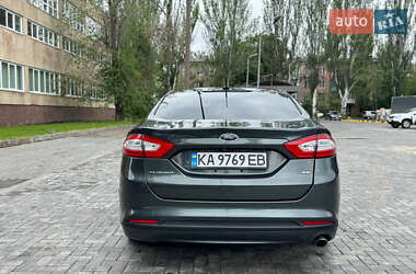 Седан Ford Fusion 2015 в 