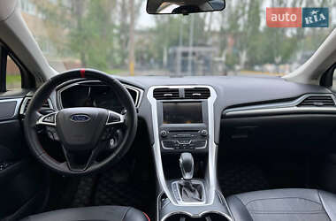 Седан Ford Fusion 2015 в 