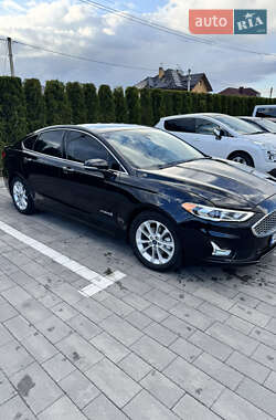 Седан Ford Fusion 2018 в 