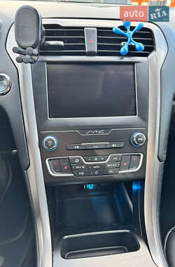Седан Ford Fusion 2018 в 