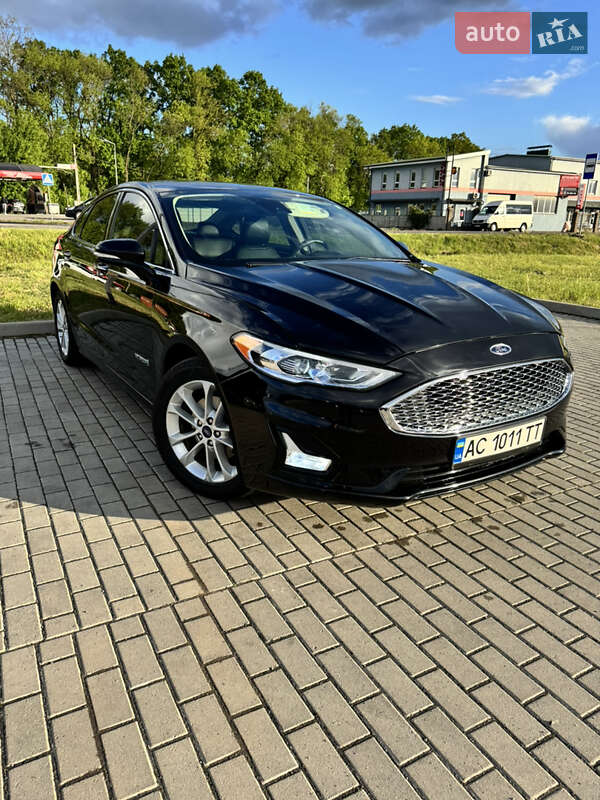 Седан Ford Fusion 2018 в 