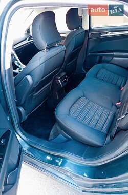 Седан Ford Fusion 2016 в 