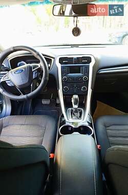 Седан Ford Fusion 2016 в 